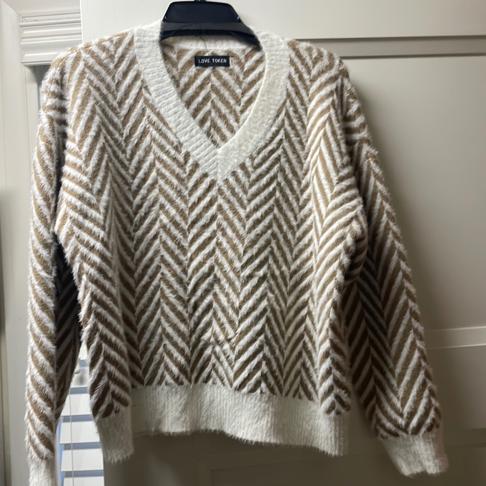 Love token sweater